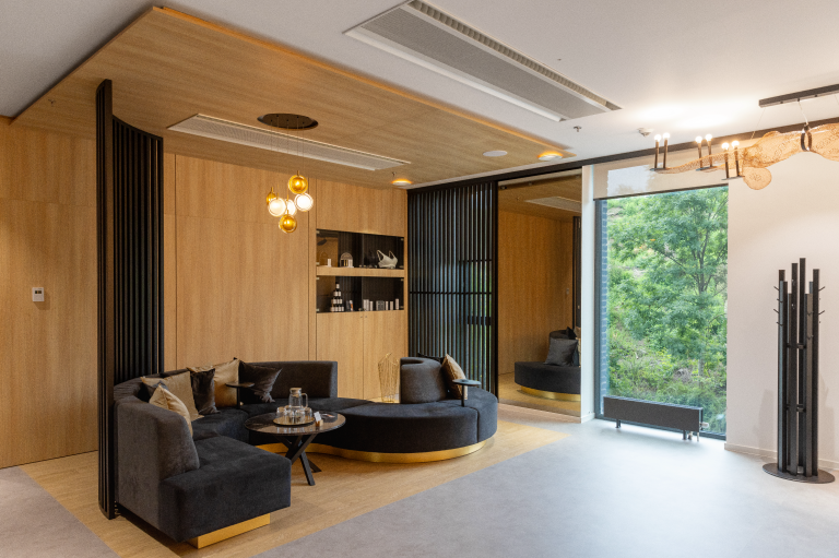 Interieur der Renome Clinic - moderne medizinische Einrichtungen